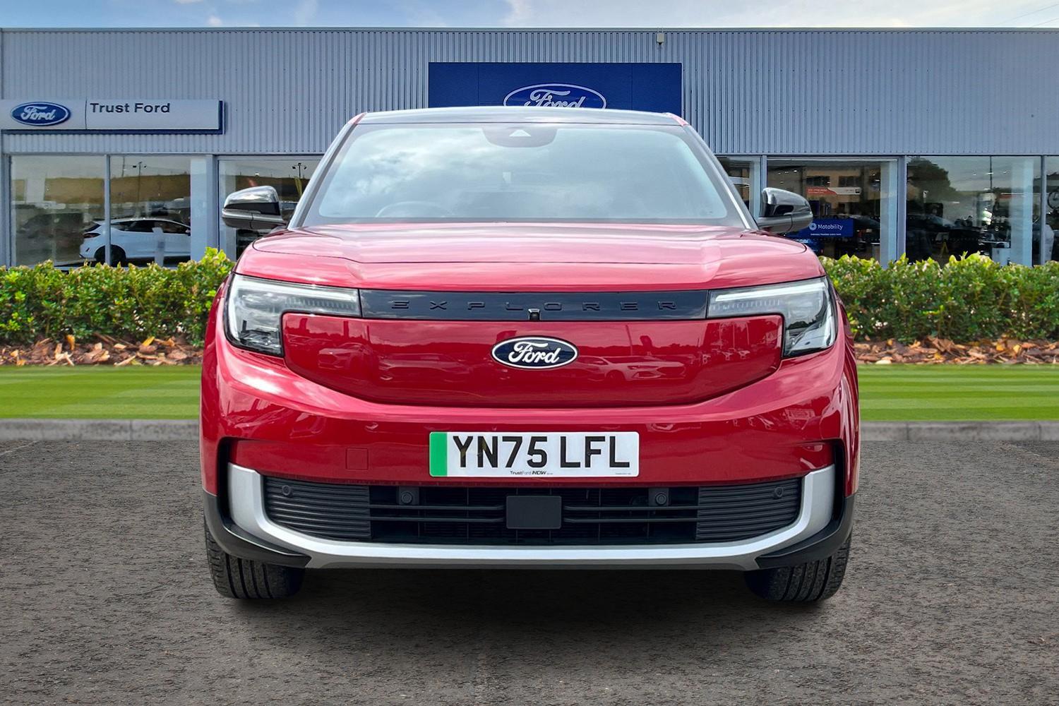 Ford EXPLORER Photo 5