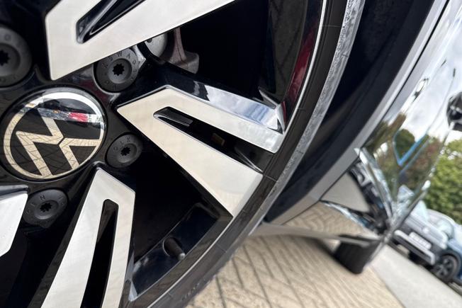 VOLKSWAGEN T-Roc Photo 22