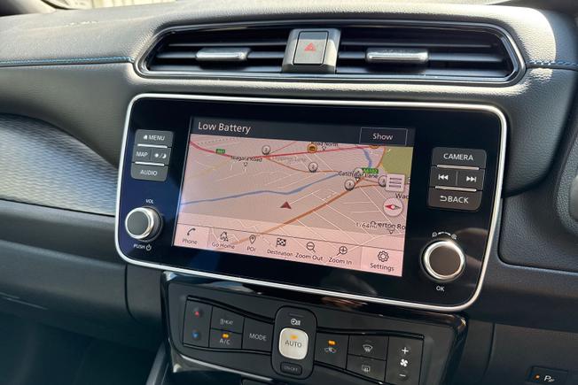 NISSAN Leaf Photo 14
