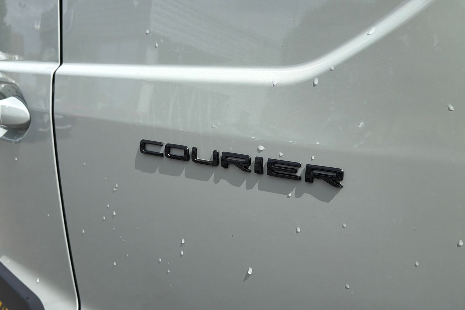 Ford TRANSIT COURIER Photo 30