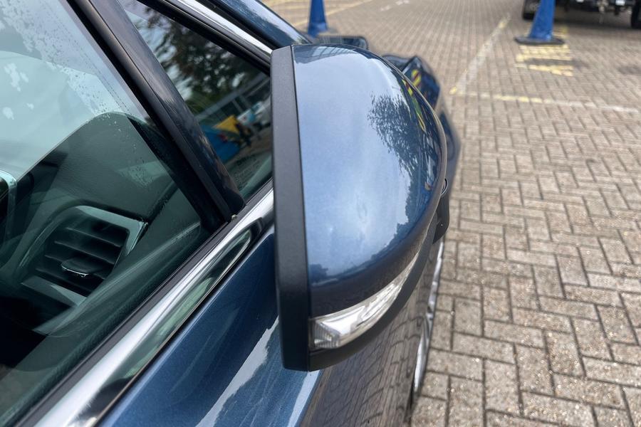 Ford Mondeo Photo autoimg-7ca81d34f7b83f3299f663e13f945463c94f67fa.jpg