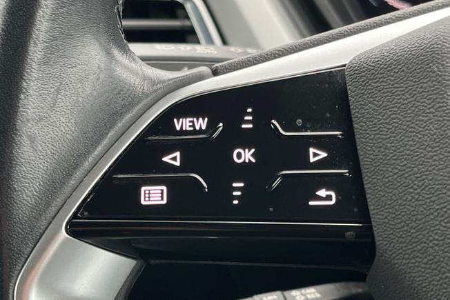 AUDI Q4 e-tron Photo 16