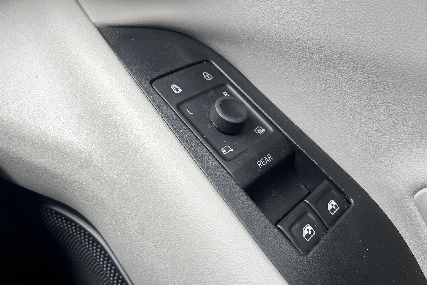 Ford EXPLORER Photo 15