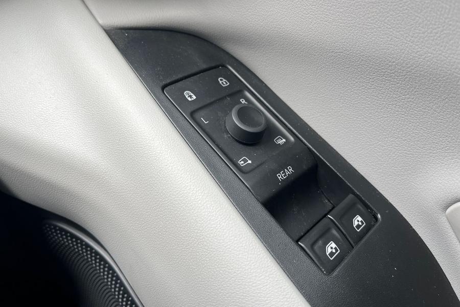 Ford EXPLORER Photo autoimg-7cb5e5e339ba0dea829cd3f42454e9955a778b00.jpg