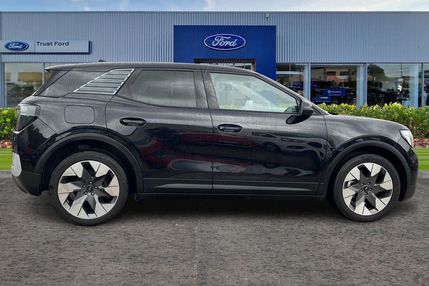 Ford EXPLORER Photo 2