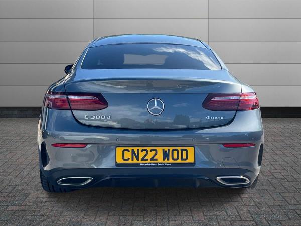 Mercedes-Benz E Class Photo autoimg-7cc59ccda9363c4060d2ac2ee8e3d7a85fa2b98d.jpg