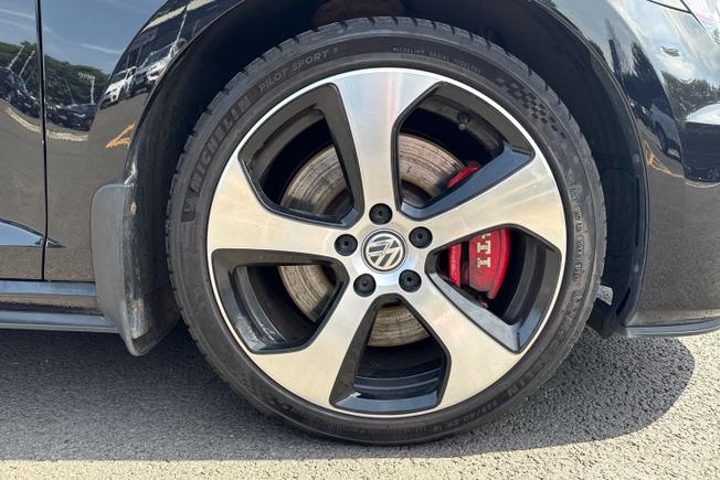 VOLKSWAGEN Golf Photo 5