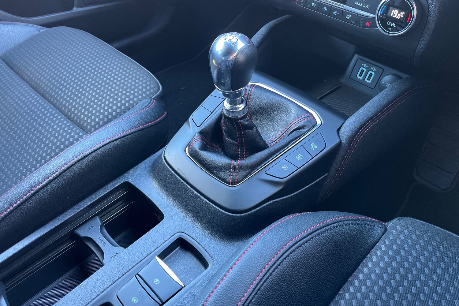 Ford FOCUS Photo 32