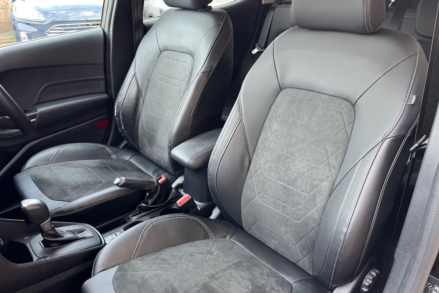 Ford FIESTA Photo 18