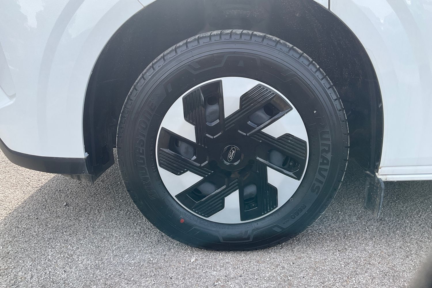 Ford E-Transit Custom Photo 8