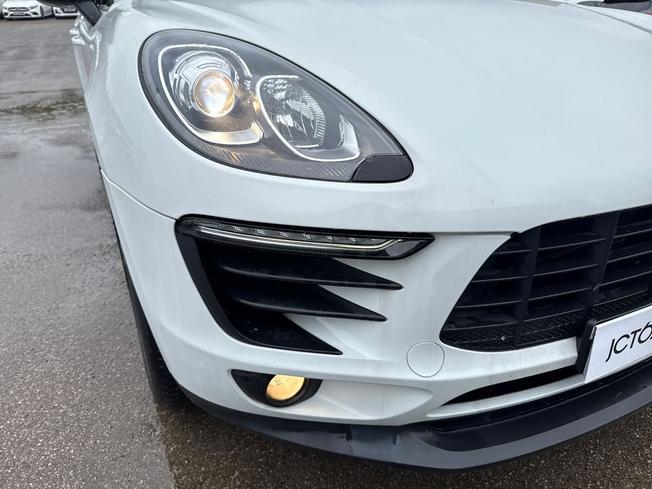 PORSCHE Macan Photo 31