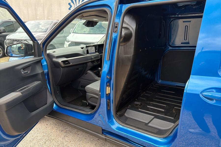 Ford TRANSIT COURIER Photo autoimg-7cdc50ba06e9ba7fa6533f0c3ab7a9d351448ab0.jpg