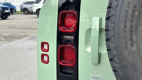 Land Rover Defender Photo autoimg-7cdcd787ee3a3421abddd36190ff5b2b4a501a6a.jpg