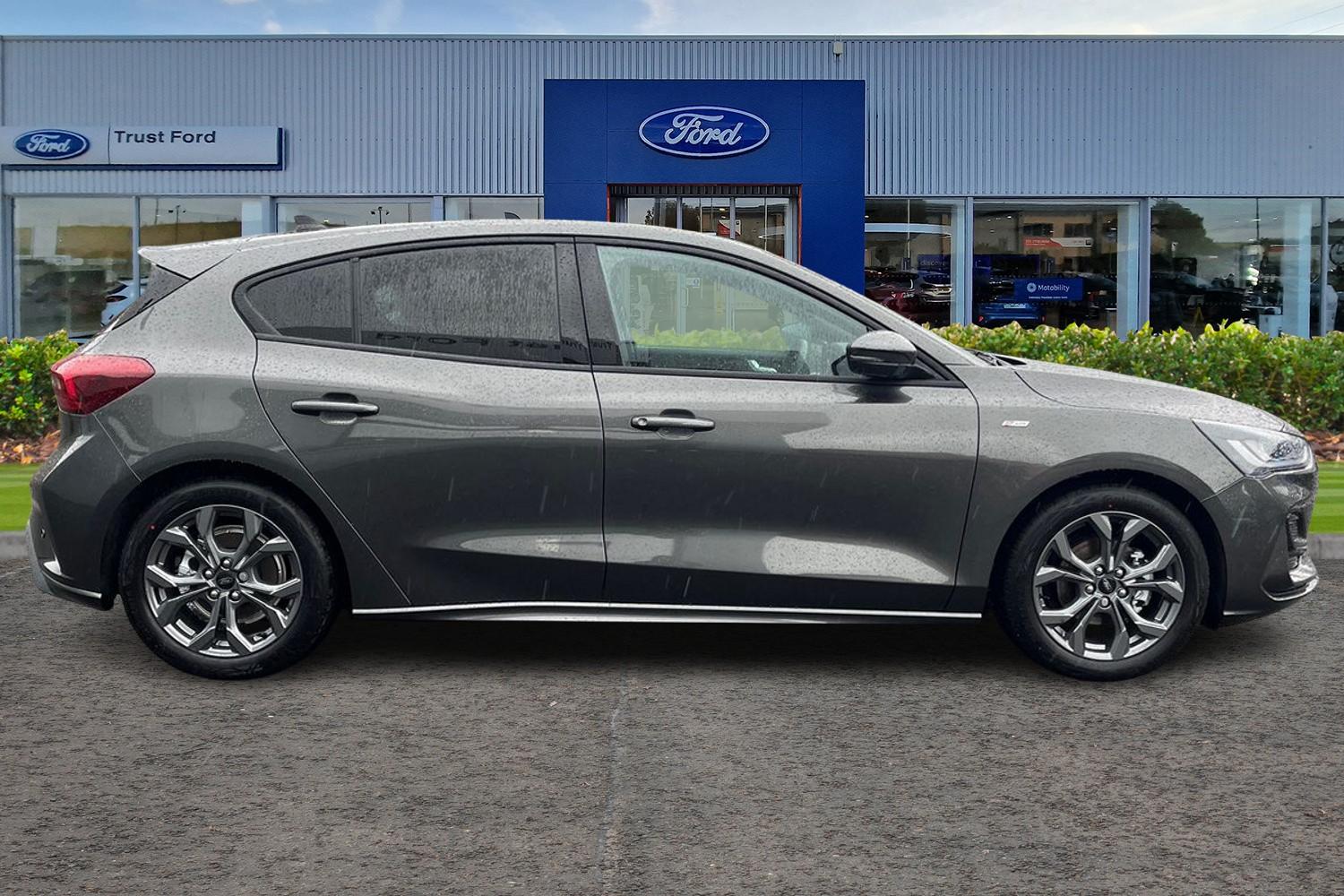 Ford Focus Photo 2