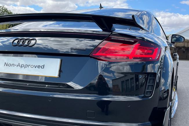 Audi TT RS Photo 18