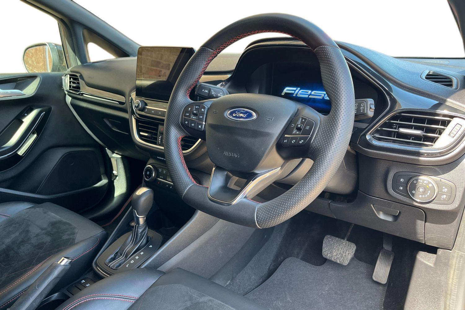 Ford FIESTA Photo 8