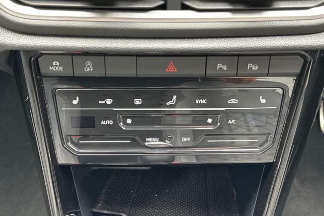 VOLKSWAGEN T-Roc Photo 22