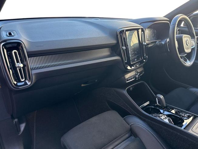 VOLVO Xc40 Photo 2