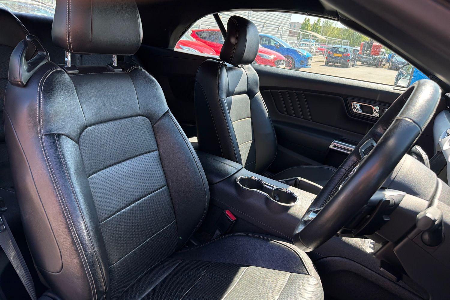 FORD MUSTANG Photo 16
