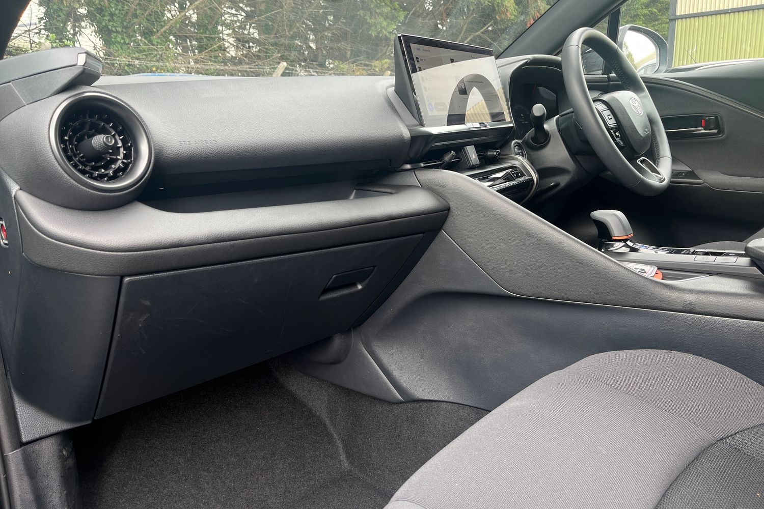 Toyota C-HR Photo 17