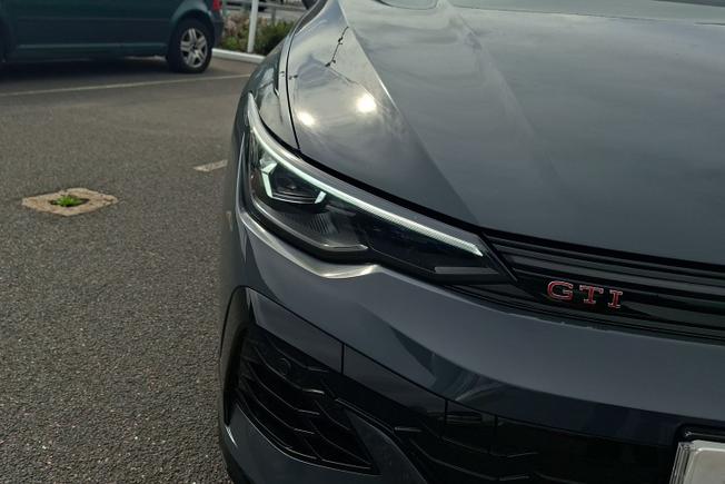 VOLKSWAGEN Golf Photo 19