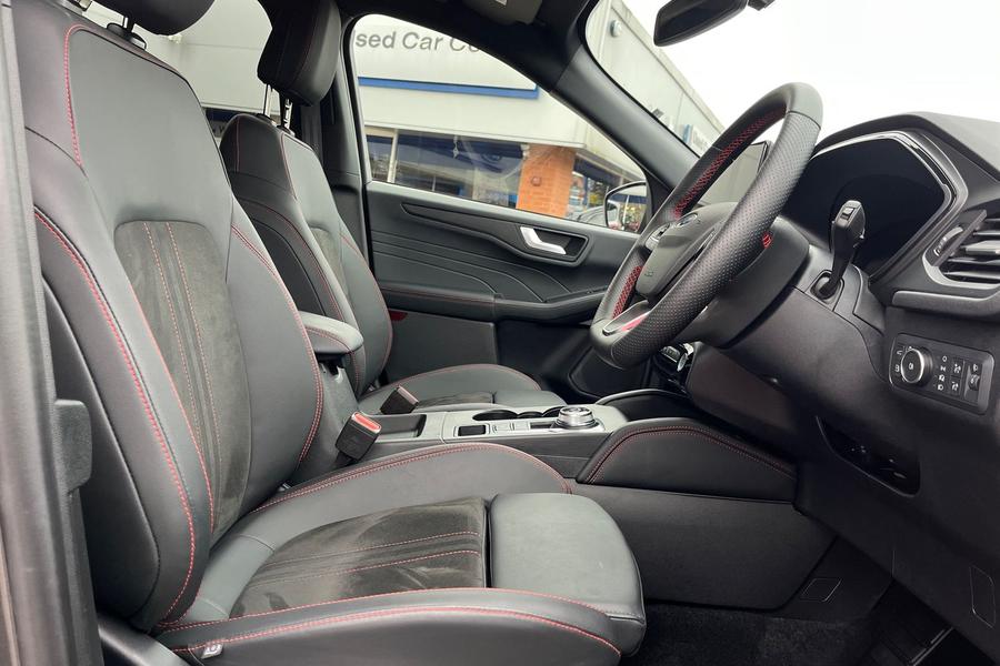 Ford KUGA Photo autoimg-7d042cb8a45427e25c87e2e28a02e4aaad10cf0d.jpg