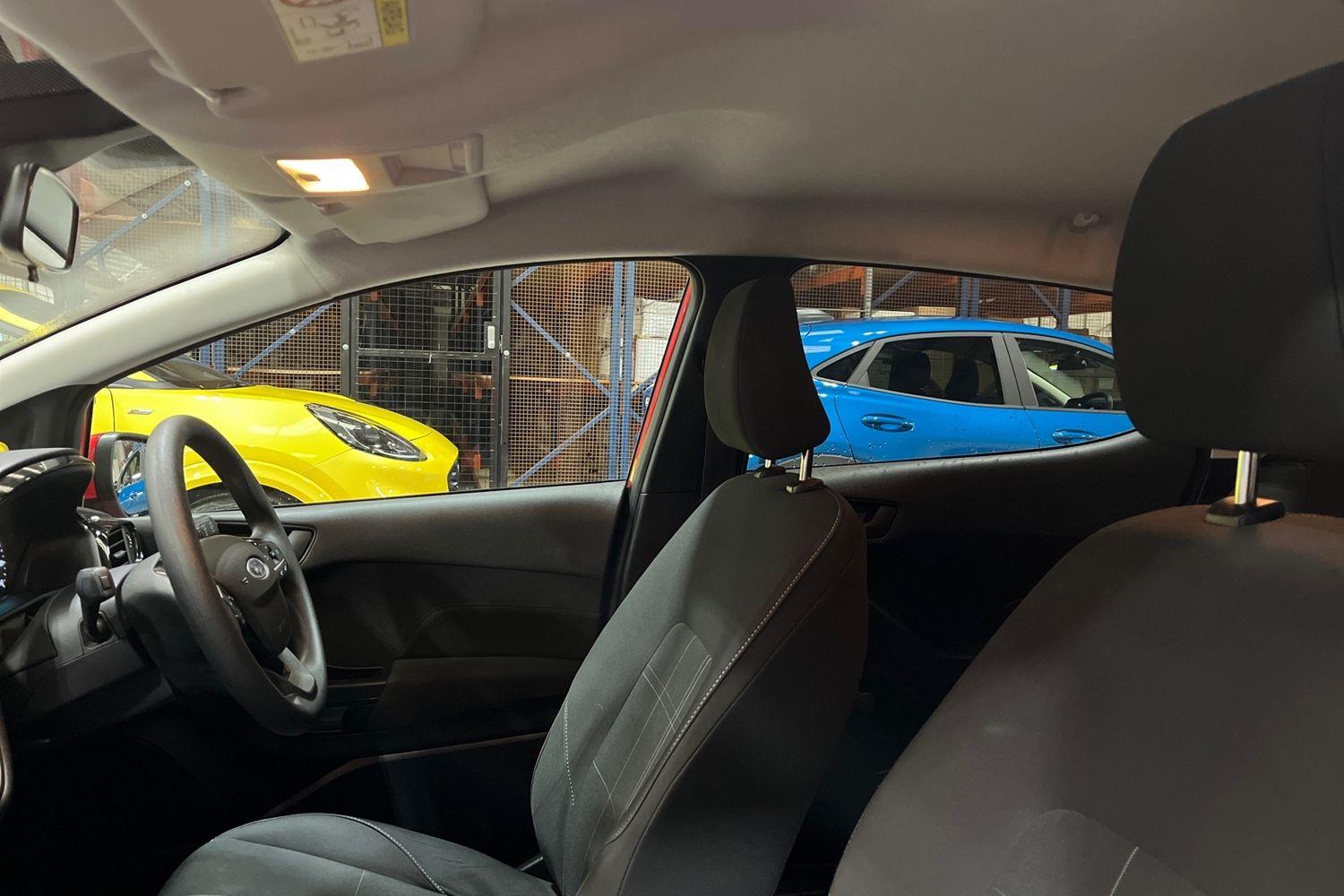 Ford FIESTA Photo 18