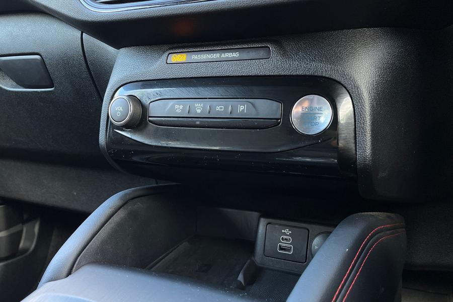 Ford KUGA Photo autoimg-7d0874b46811c75084e04ab2c4e2caccb5f2010f.jpg