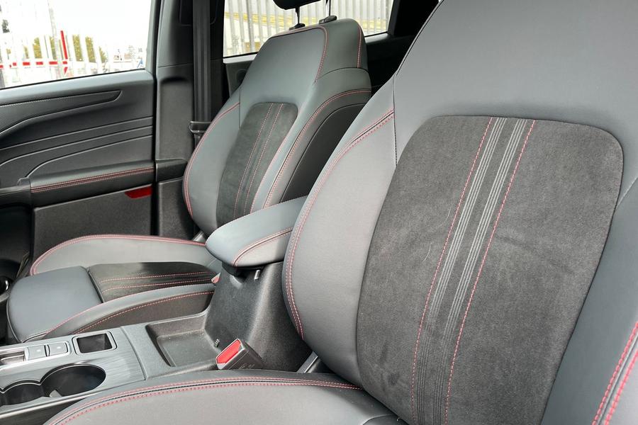 Ford Kuga Photo autoimg-7d0892c3b9817cdc15d79108f22dd936a7ed3a34.jpg