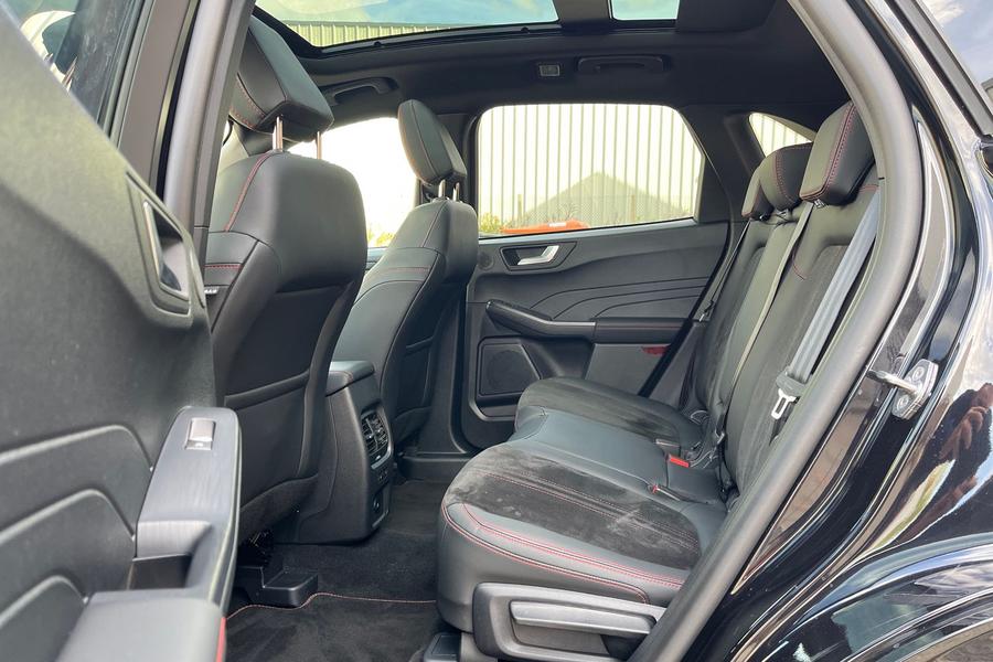 Ford Kuga Photo autoimg-7d0bf807cce0291885f40d6e55508896c2a2766e.jpg