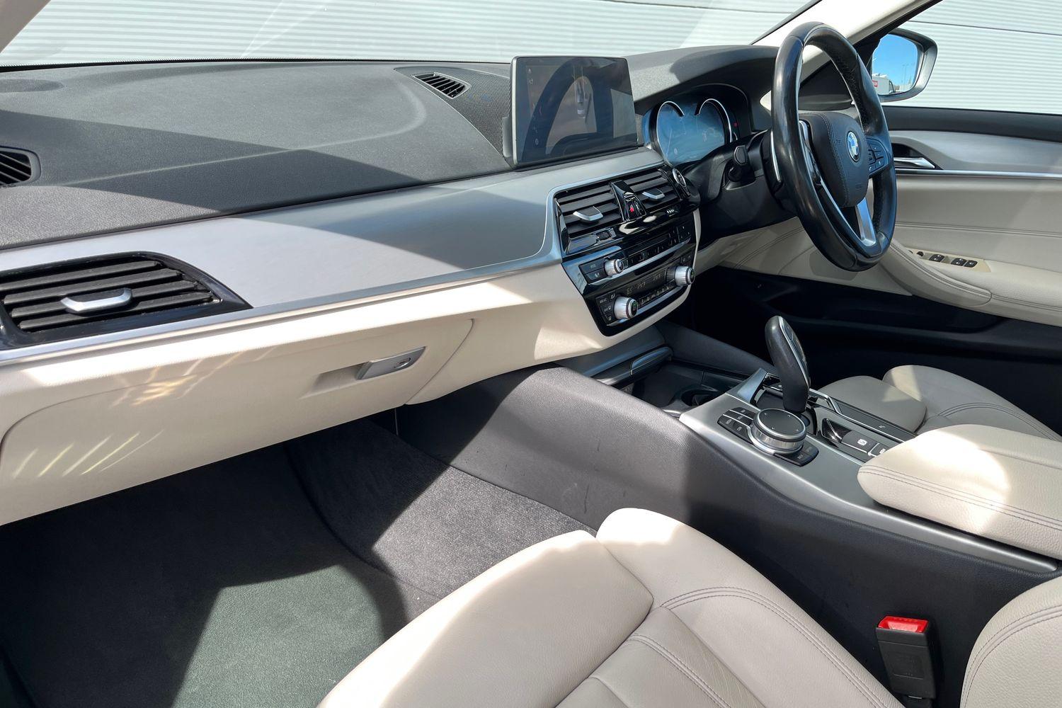 BMW 5 SERIES Photo 17