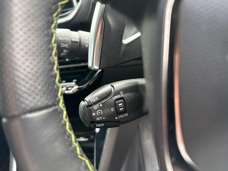 Used Peugeot 208 NU22EOR 22