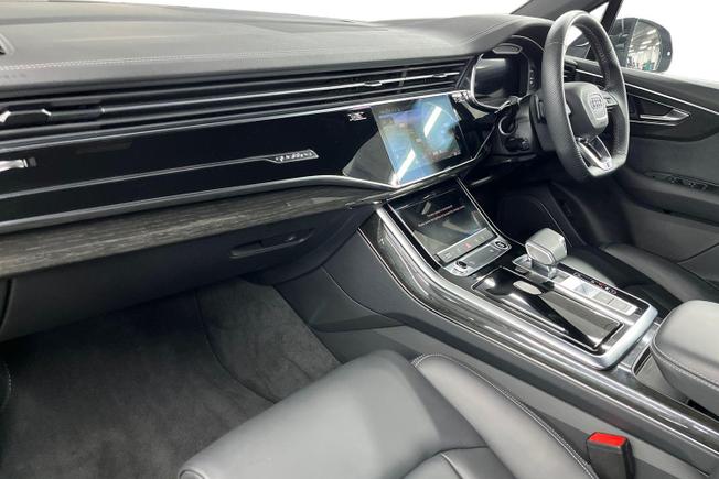 Audi Q7 Photo 2