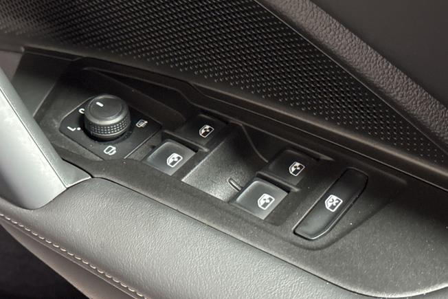 VOLKSWAGEN Tiguan Photo 28
