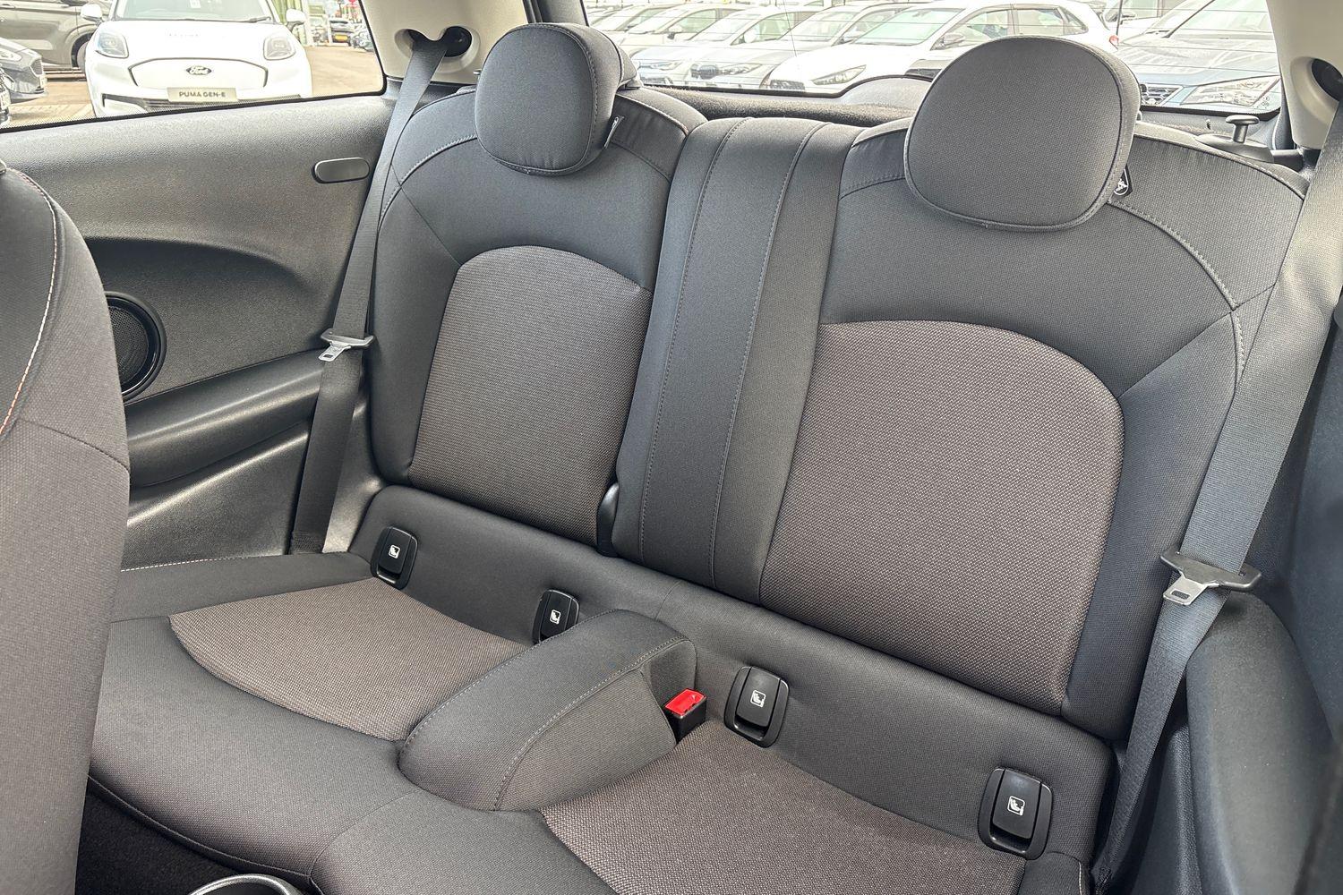 MINI HATCHBACK Photo 19