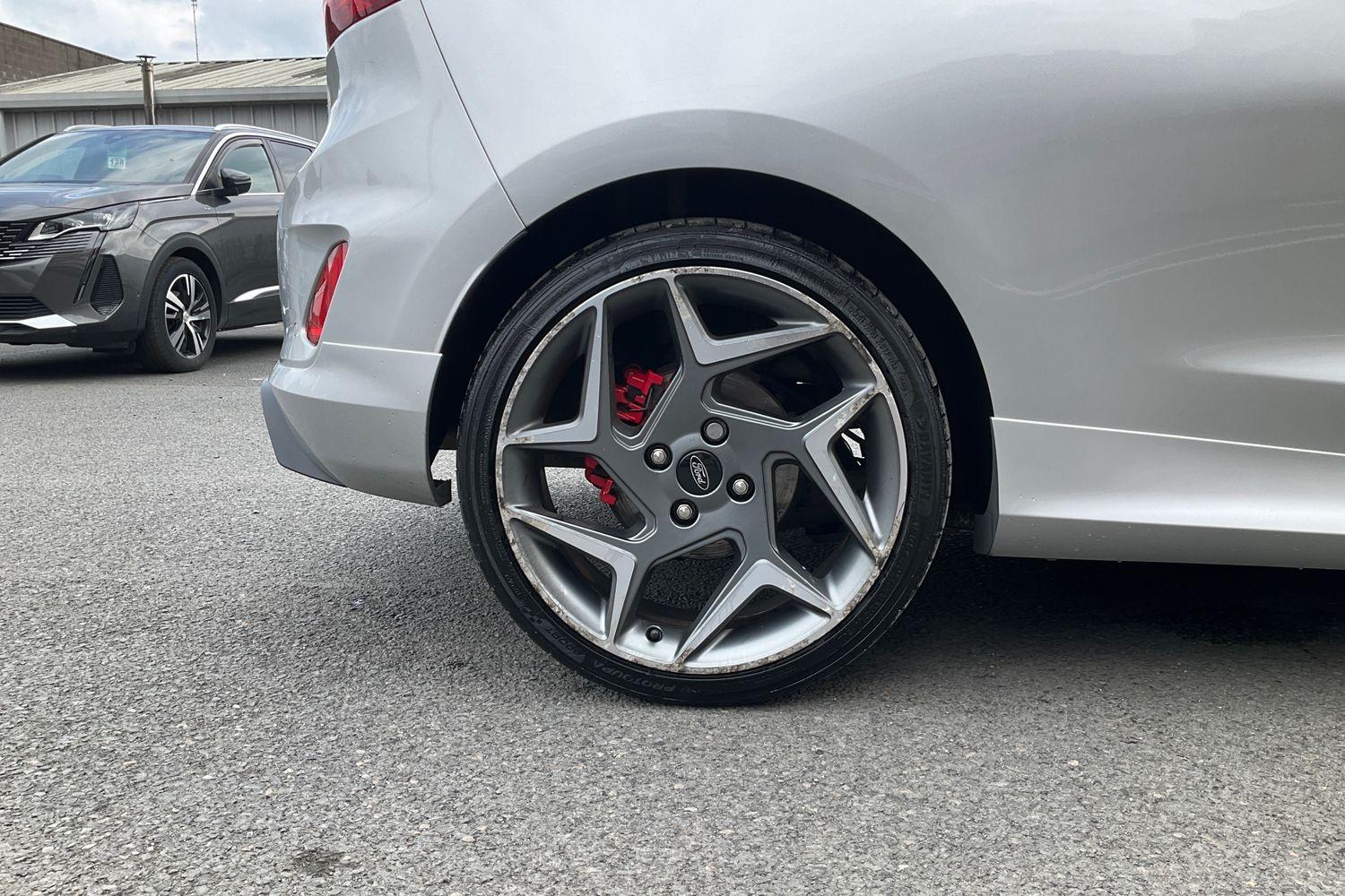Ford Fiesta Photo 7