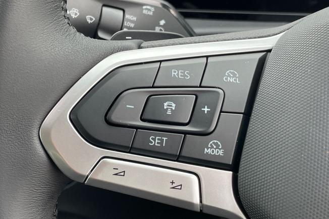 VOLKSWAGEN T-Roc Photo 16