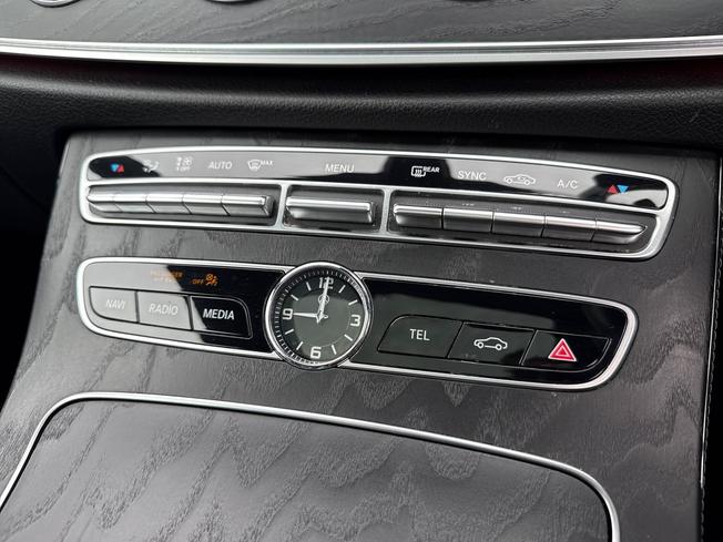 MERCEDES-BENZ E Class Photo 34