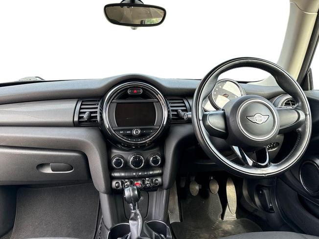 MINI Hatch Photo 11