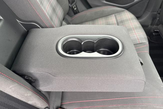 VOLKSWAGEN Golf Photo 39