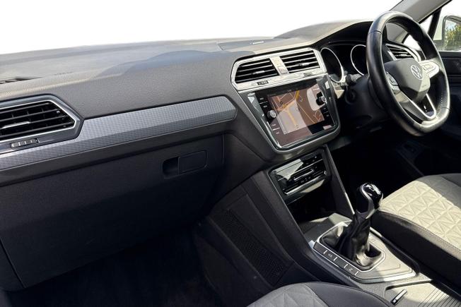 VOLKSWAGEN Tiguan Photo 2