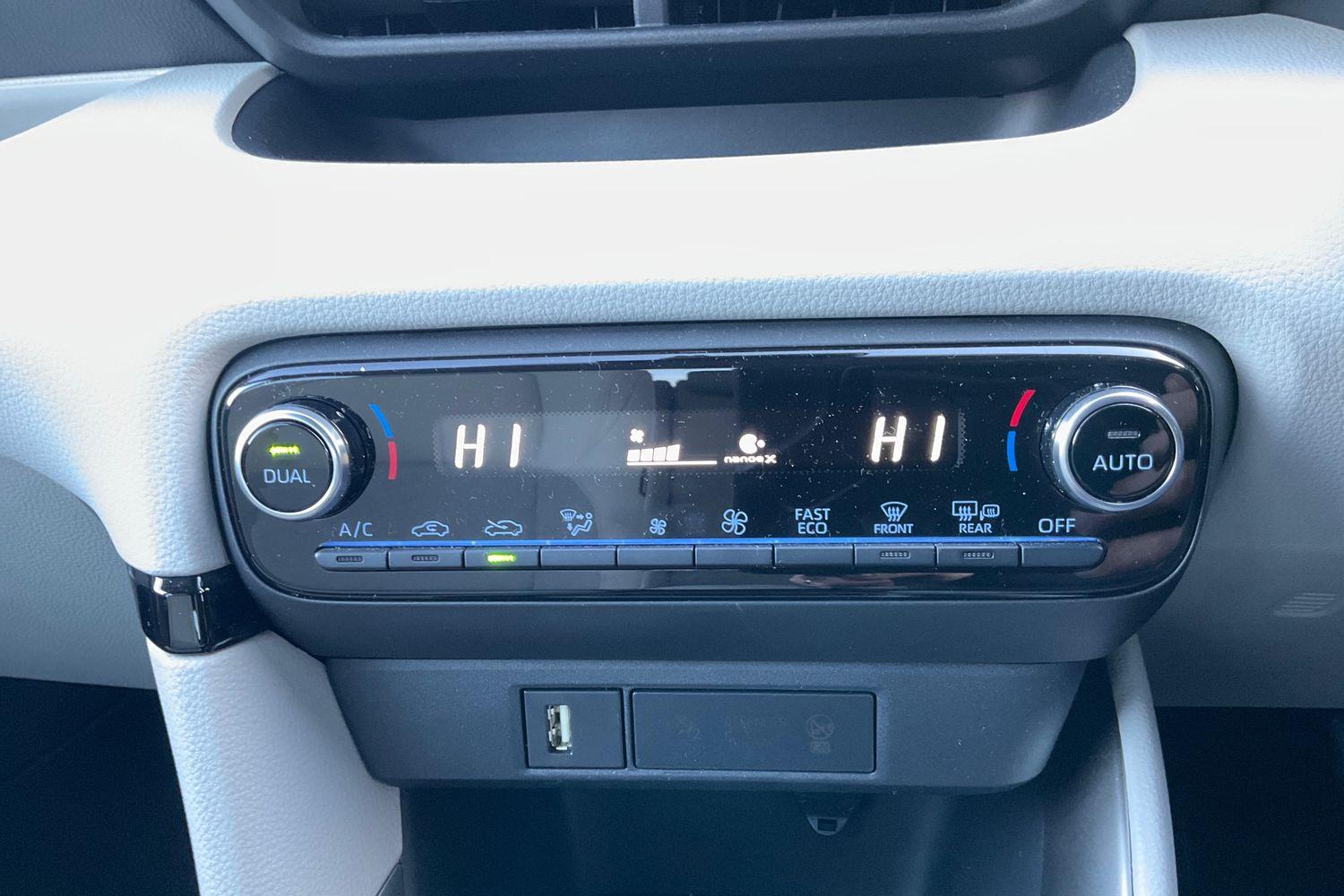 Toyota Yaris Photo 25
