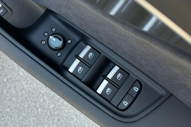 AUDI Rsq8 Photo 52