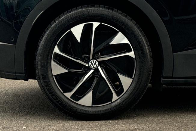 VOLKSWAGEN ID.4 Photo 5