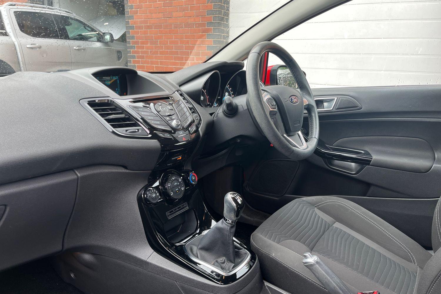 Ford FIESTA Photo 17