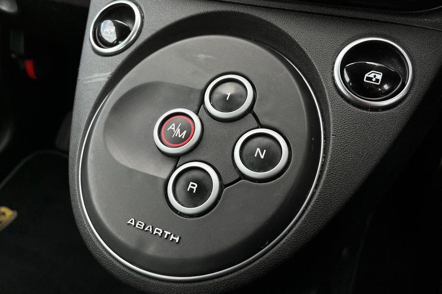 Abarth 595 Photo autoimg-7d69d7bd84951c9126a4e2028791beb947fe2fcf.jpg