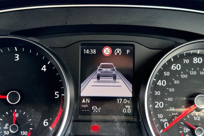 VOLKSWAGEN Passat Photo 38
