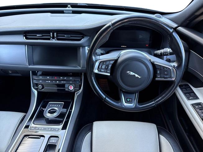 JAGUAR XF Photo 10