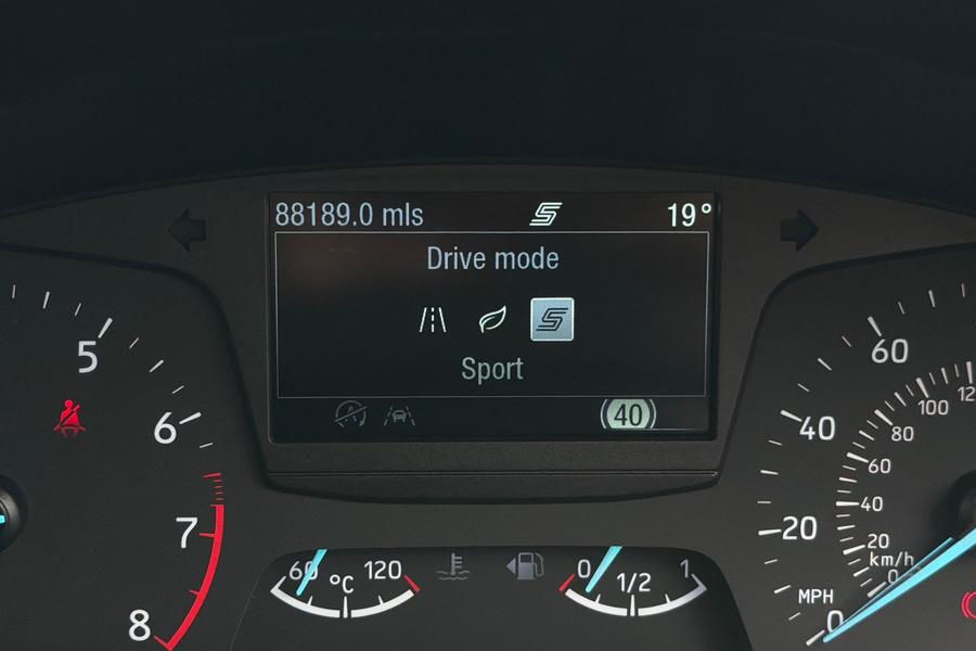 Ford FOCUS Photo autoimg-7d734067c3904781d86b12eca0007cff3f8a9dc8.jpg