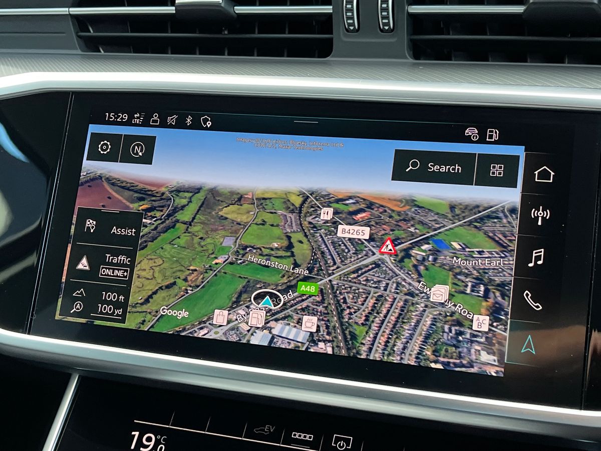 Audi A6 Saloon Photo 10